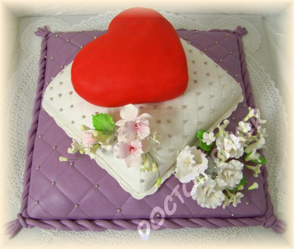 Свадебный торт 2148 Сердце с бело-сиреневым