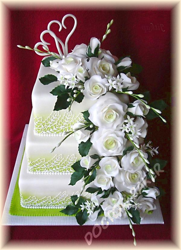 Свадебный торт 2142 Три яруса с цветами